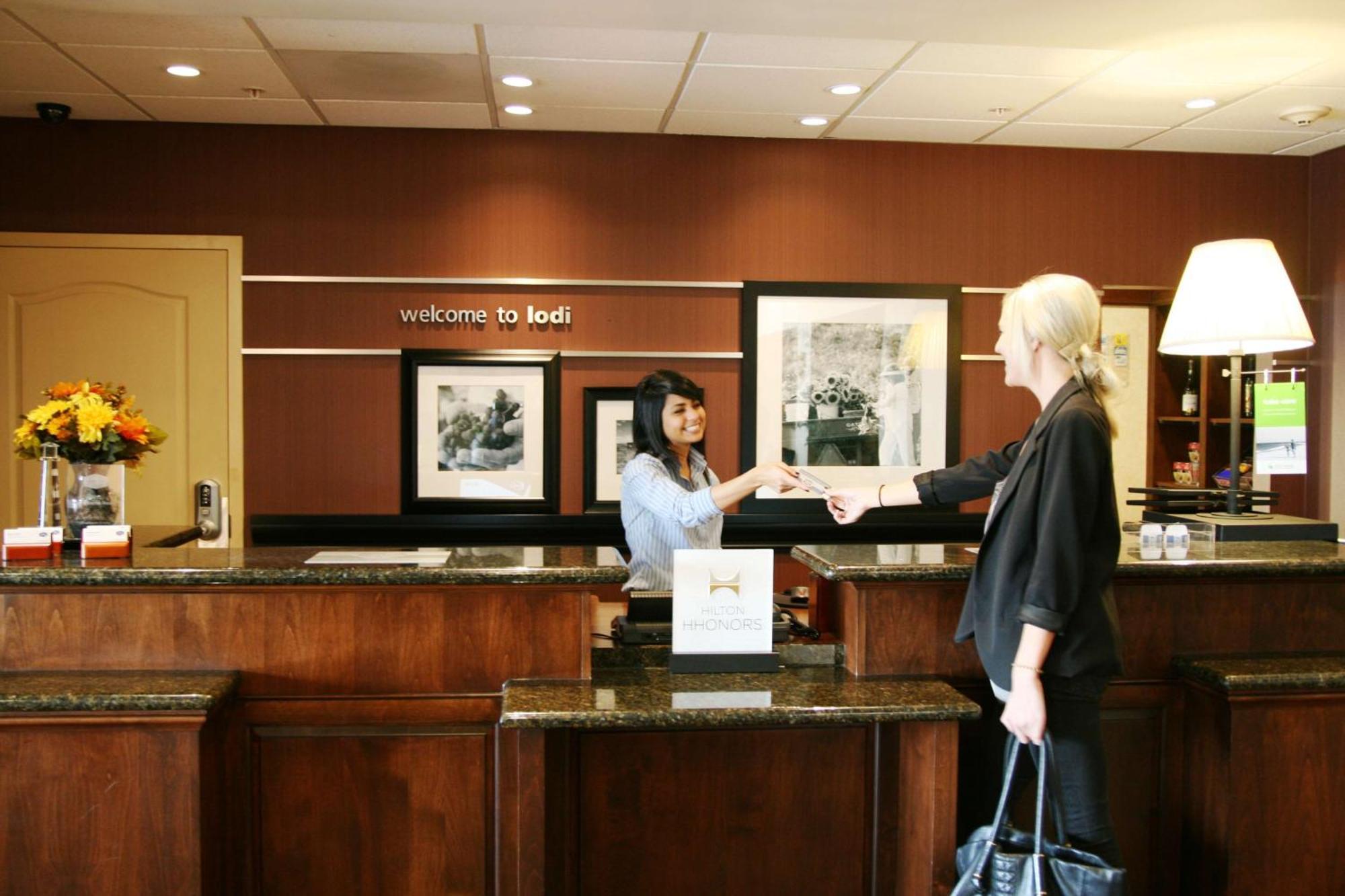 Hampton Inn & Suites Lodi Ngoại thất bức ảnh